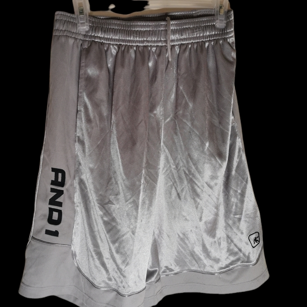 𝅺AND1 grey shorts
